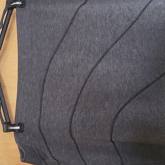 Simply Vera Vera Wang charcoal skirt. EUC! Ptp 19" Lgth 18.5" Extra Large - Picture 10 of 15